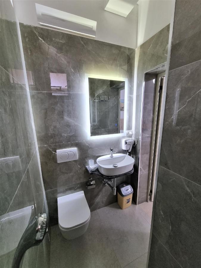 My Holiday House Hotel Durrës Buitenkant foto